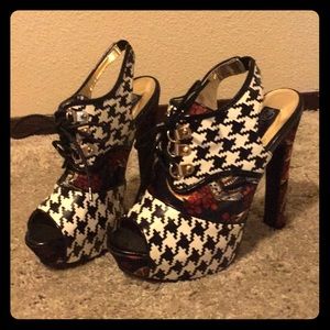 Iron fist for Justfab fox trot platform.